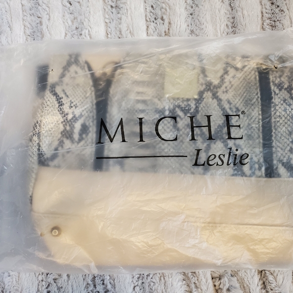 Miche Leslie Classic Shell - Picture 3 of 3